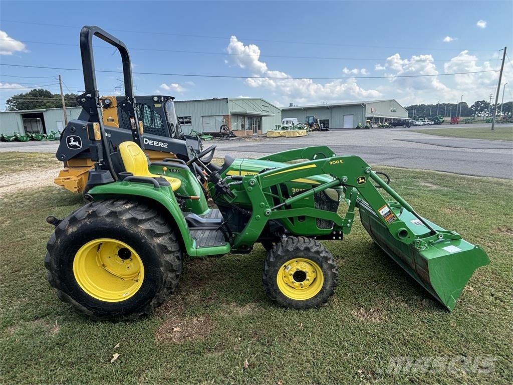 John Deere 3032E Kompaktie traktori