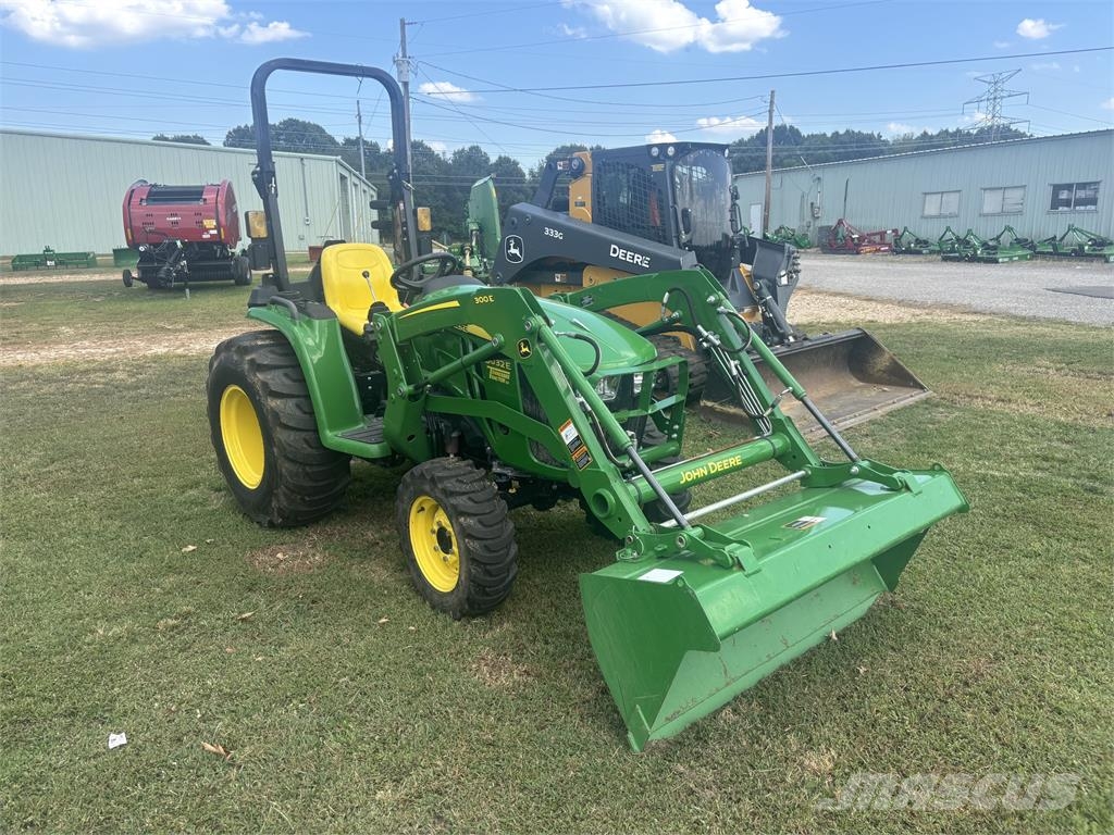 John Deere 3032E Kompaktie traktori