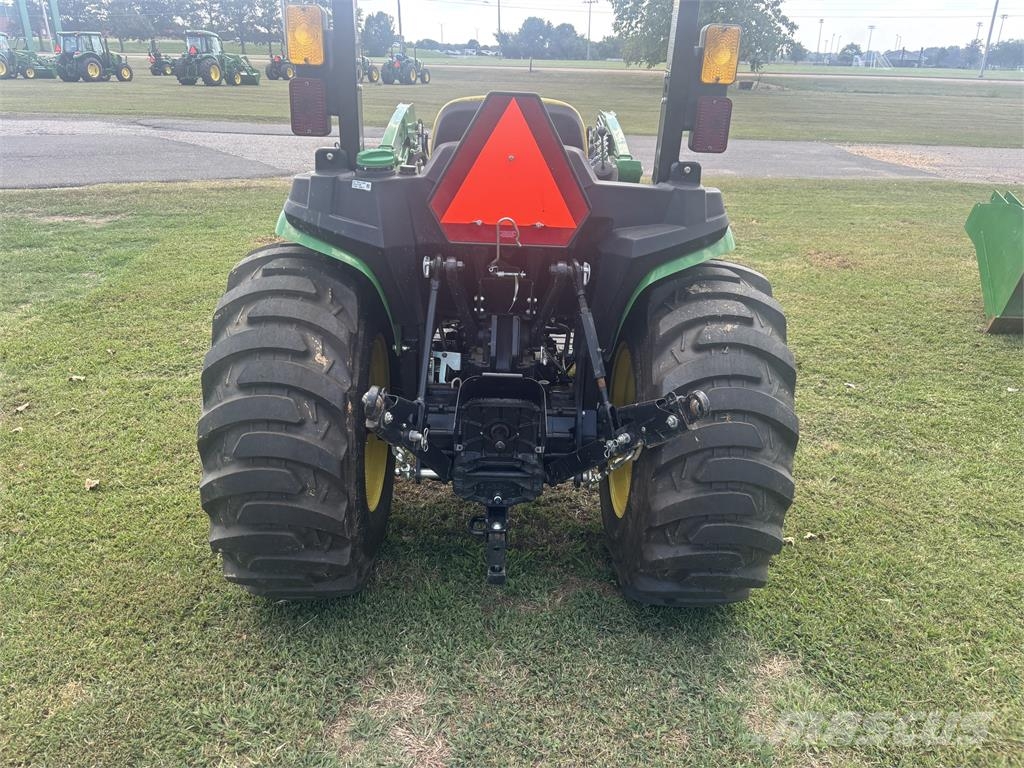 John Deere 3032E Kompaktie traktori
