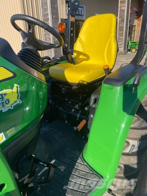 John Deere 3033R Kompakt traktorok