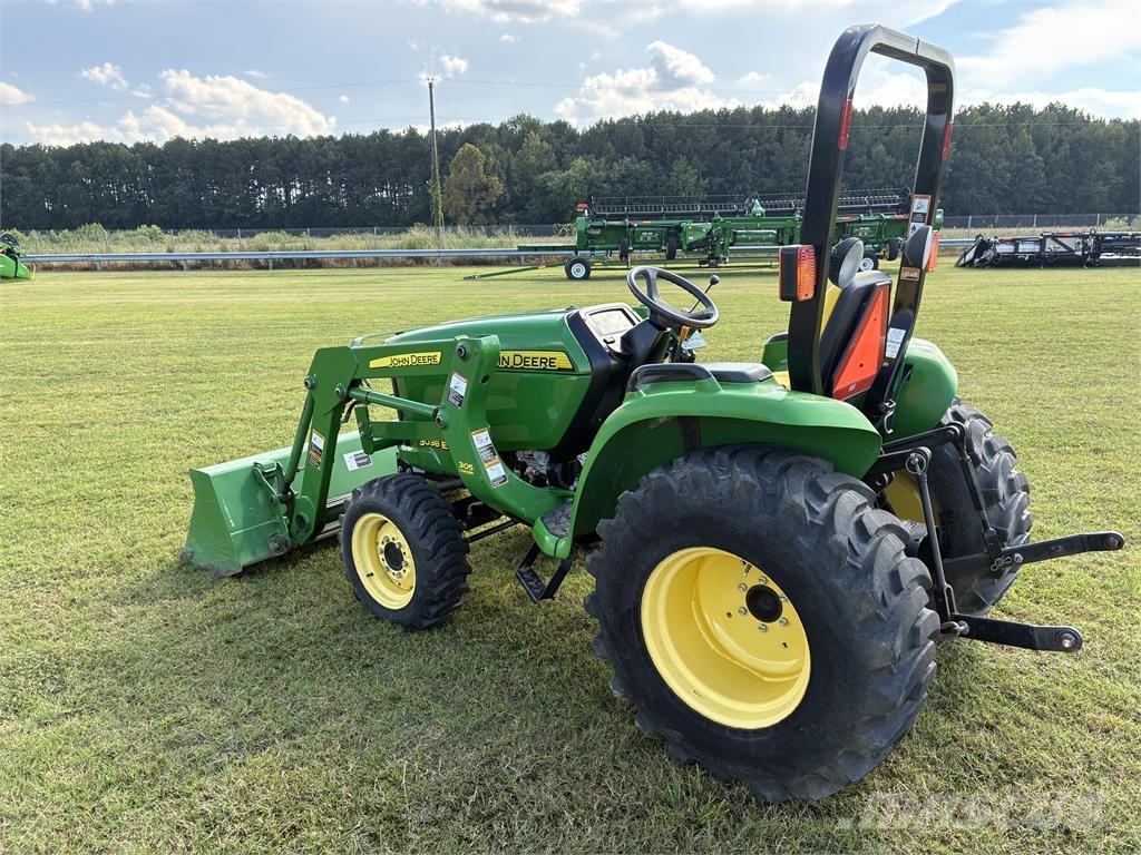 John Deere 3038E جرارات مدمجة