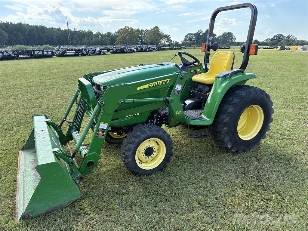 John Deere 3038E جرارات مدمجة