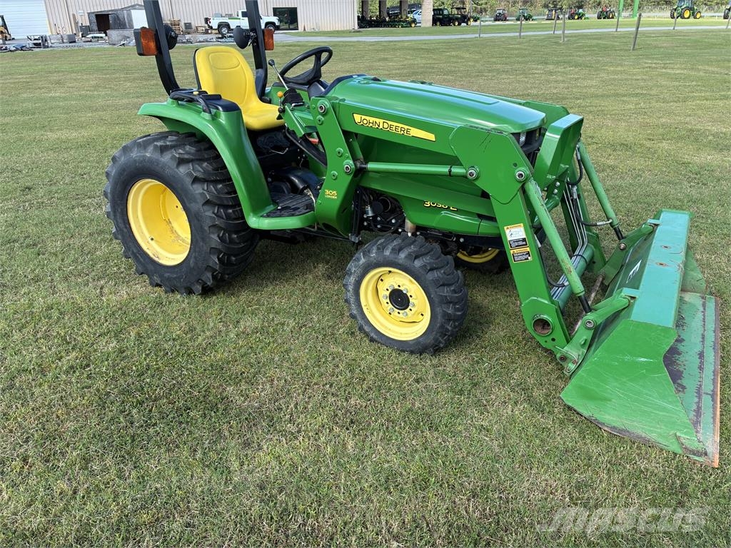 John Deere 3038E جرارات مدمجة