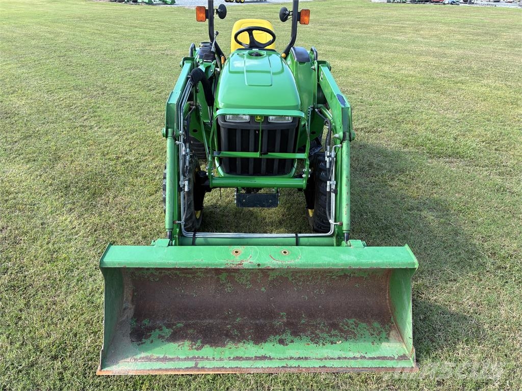 John Deere 3038E جرارات مدمجة