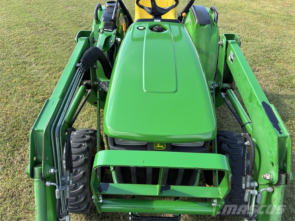 John Deere 3038E جرارات مدمجة