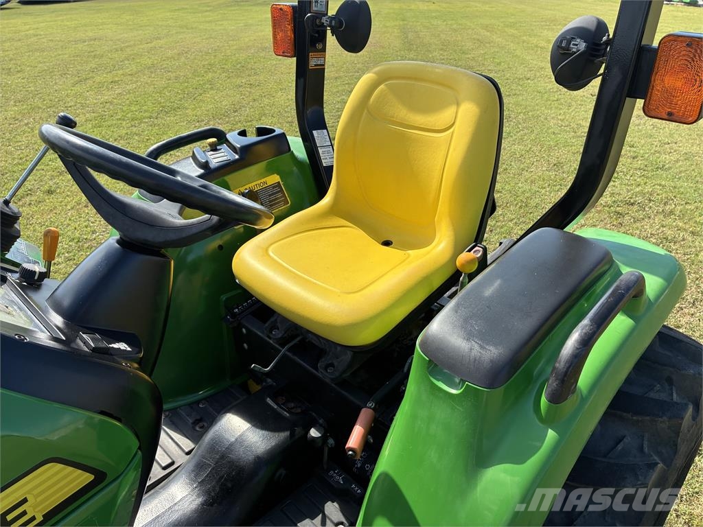 John Deere 3038E جرارات مدمجة