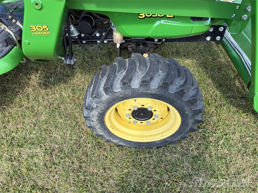 John Deere 3038E جرارات مدمجة