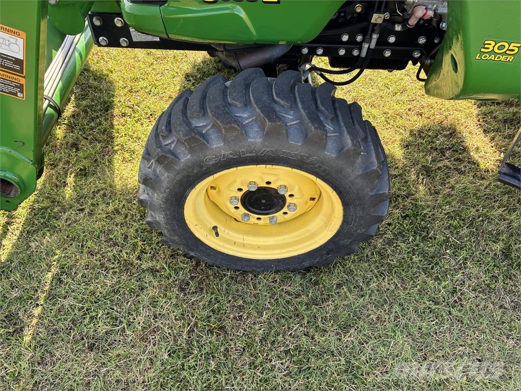 John Deere 3038E جرارات مدمجة