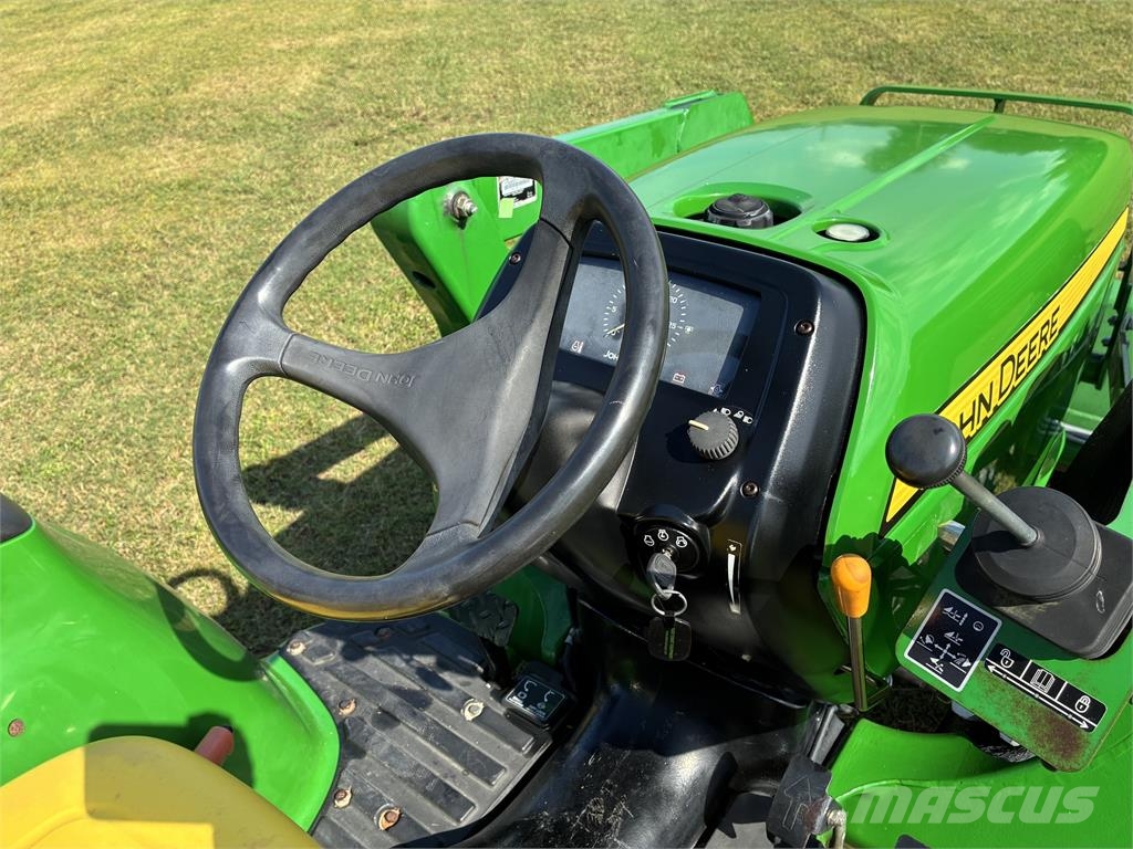John Deere 3038E جرارات مدمجة