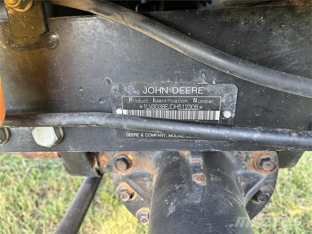 John Deere 3038E جرارات مدمجة