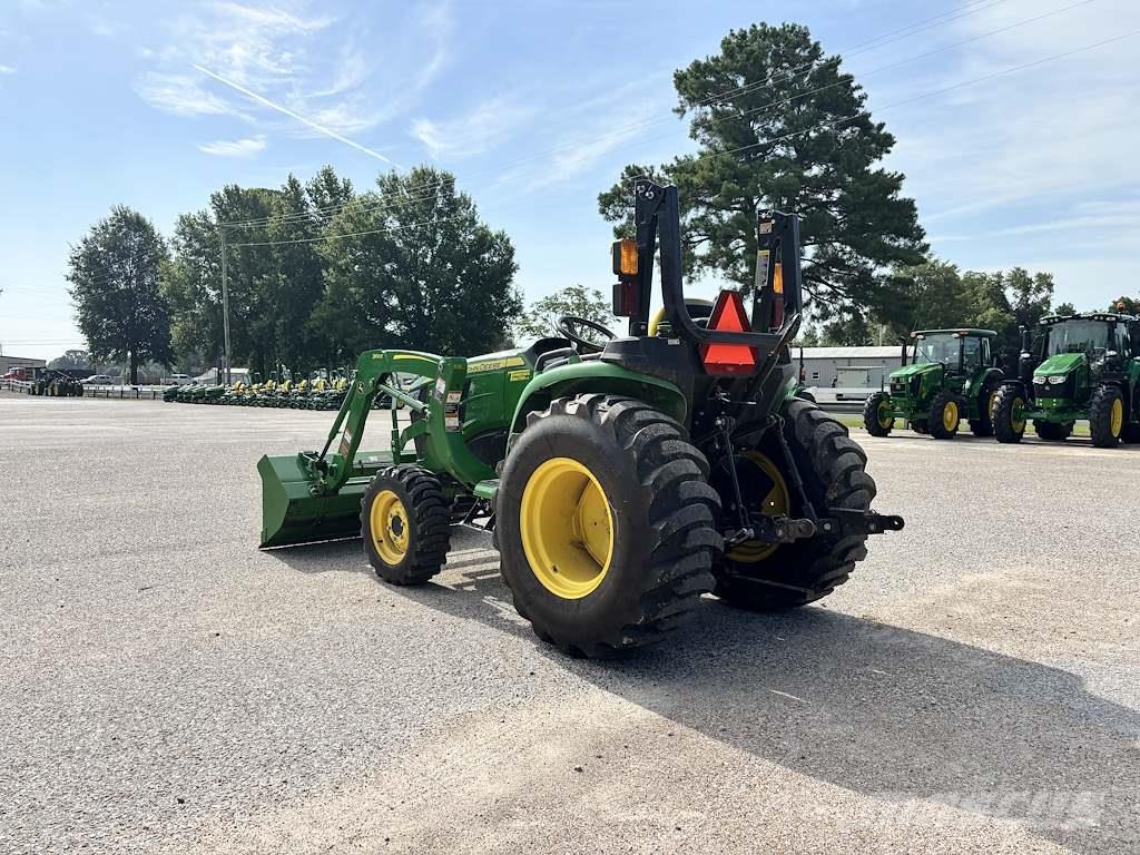 John Deere 3038E جرارات مدمجة