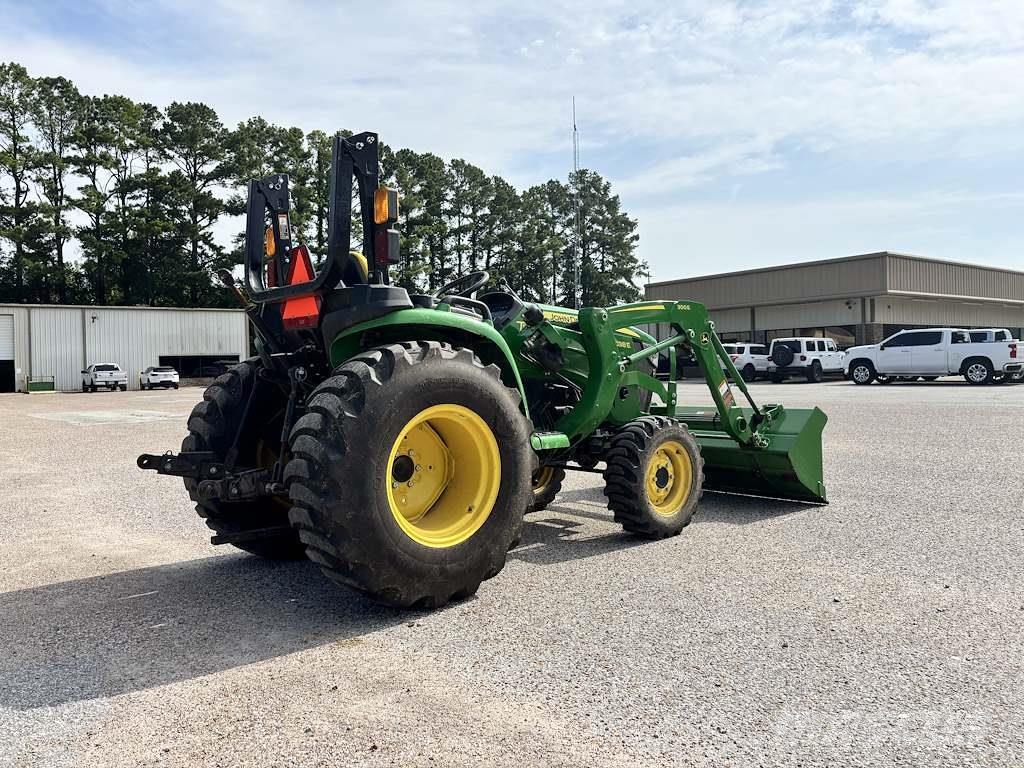 John Deere 3038E جرارات مدمجة