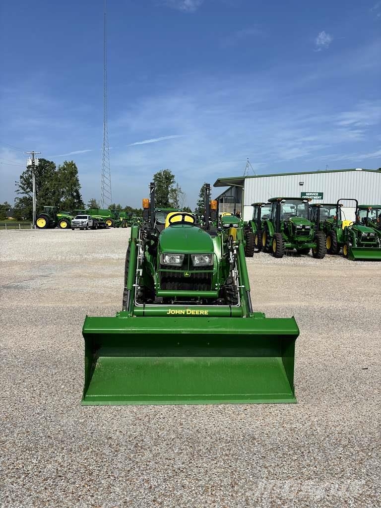 John Deere 3038E جرارات مدمجة