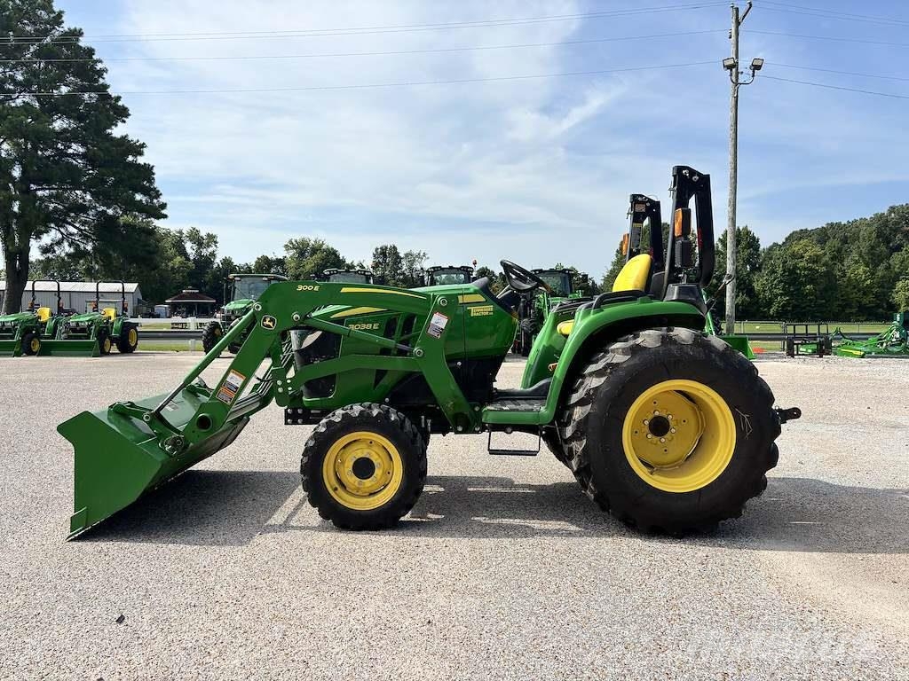 John Deere 3038E جرارات مدمجة