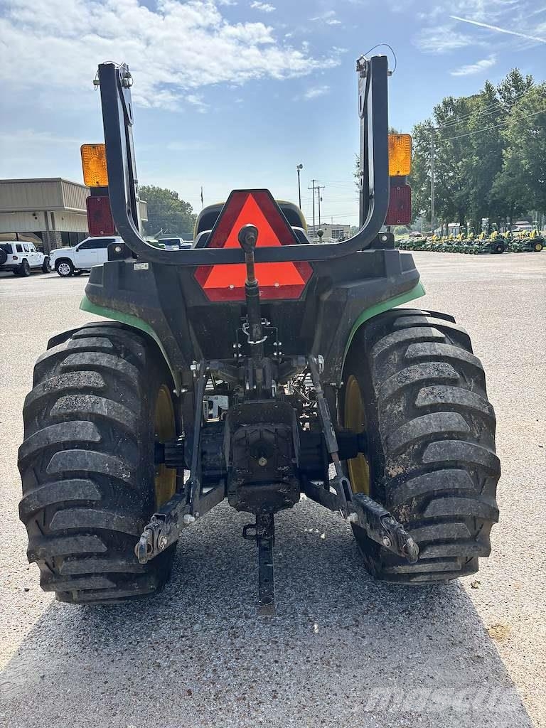 John Deere 3038E جرارات مدمجة