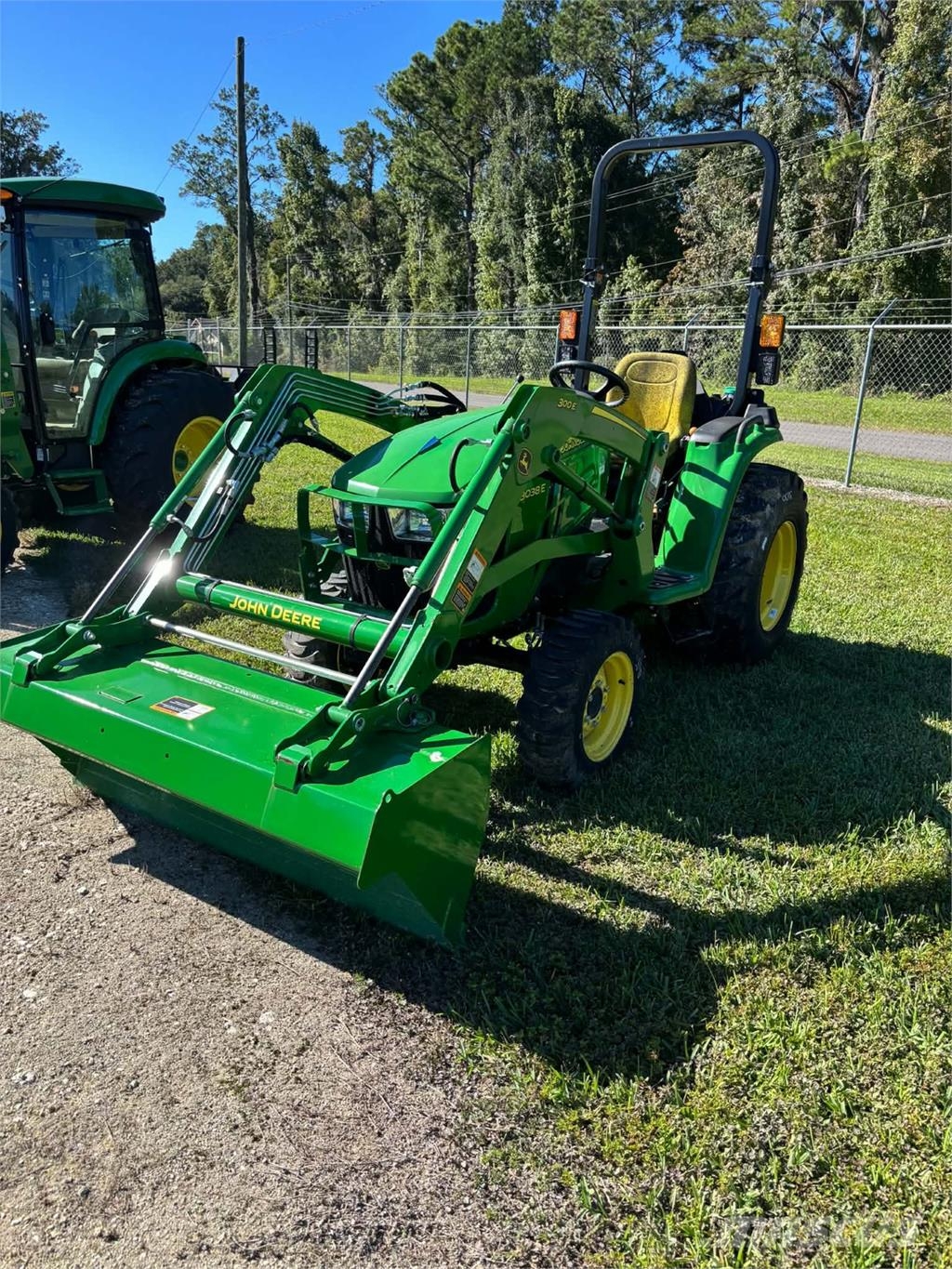John Deere 3038E 小型曳引機