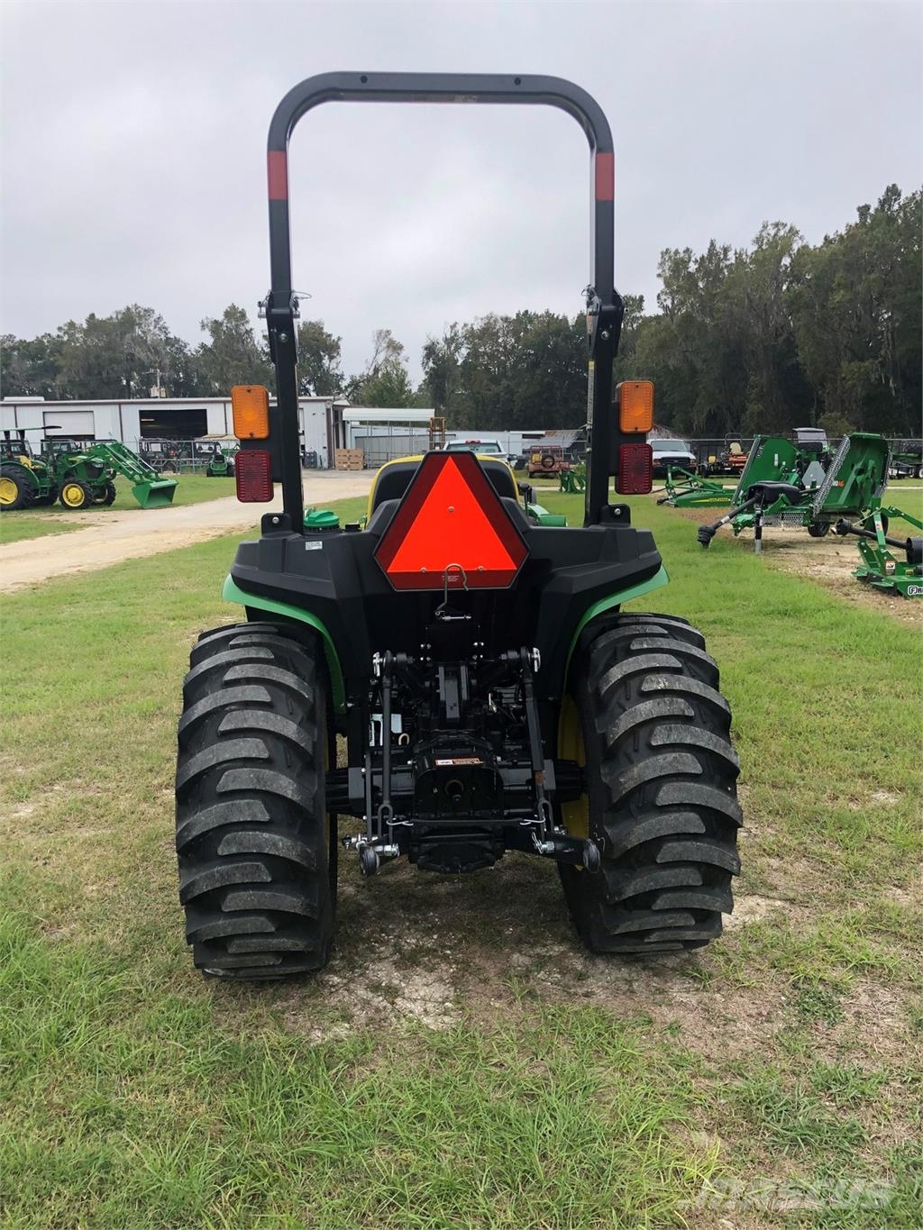 John Deere 3038E Kompaktné traktory