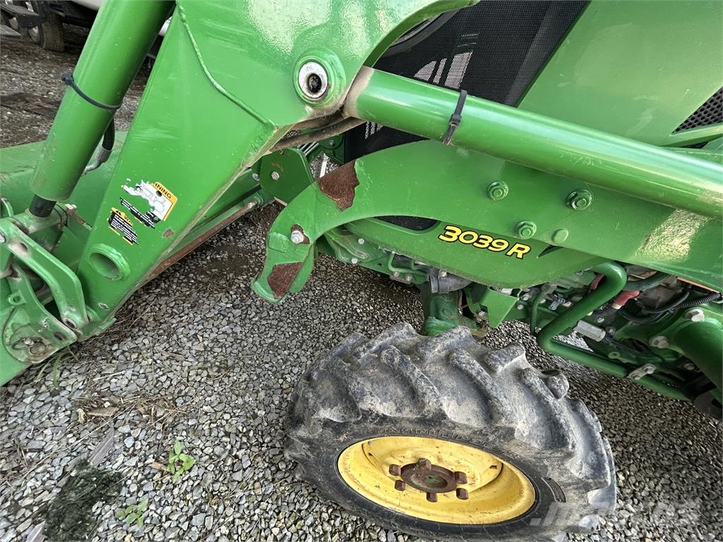 John Deere 3039R جرارات مدمجة