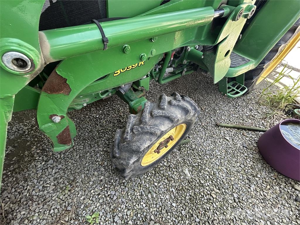 John Deere 3039R جرارات مدمجة