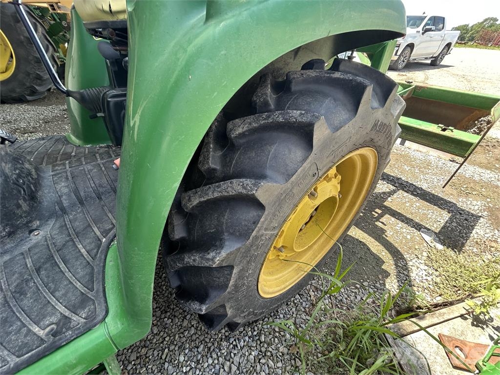 John Deere 3039R جرارات مدمجة