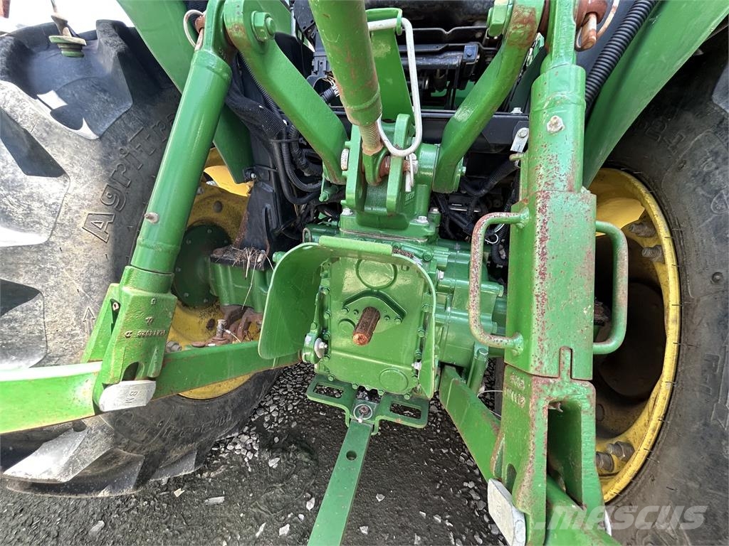 John Deere 3039R جرارات مدمجة