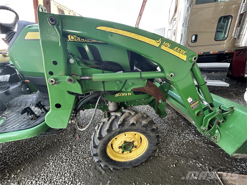 John Deere 3039R جرارات مدمجة
