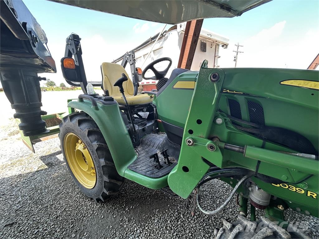 John Deere 3039R جرارات مدمجة