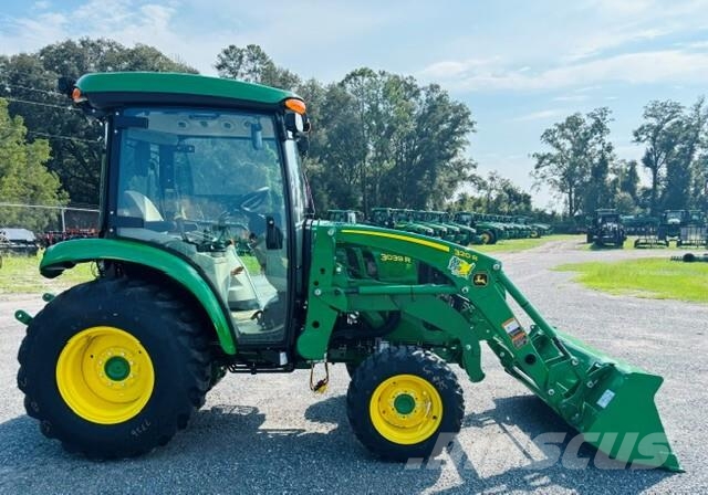 John Deere 3039R Compact tractors