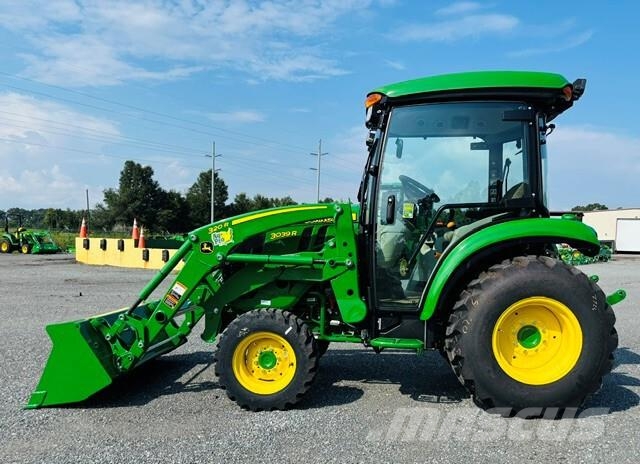 John Deere 3039R Compact tractors