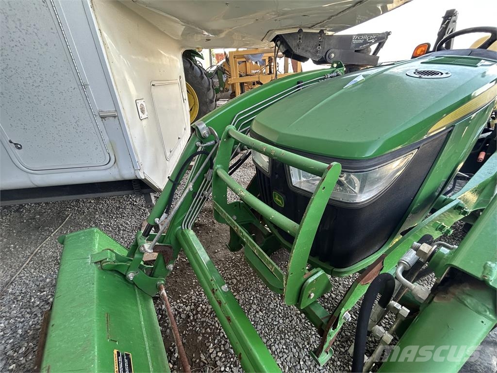 John Deere 3039R جرارات مدمجة