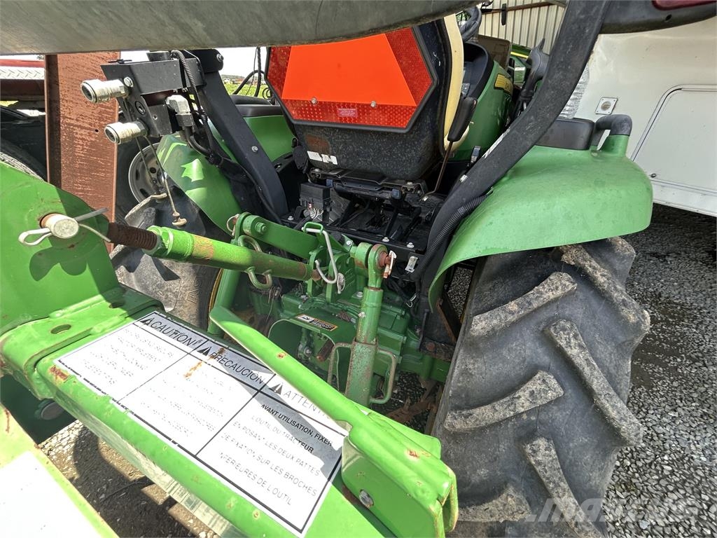 John Deere 3039R جرارات مدمجة