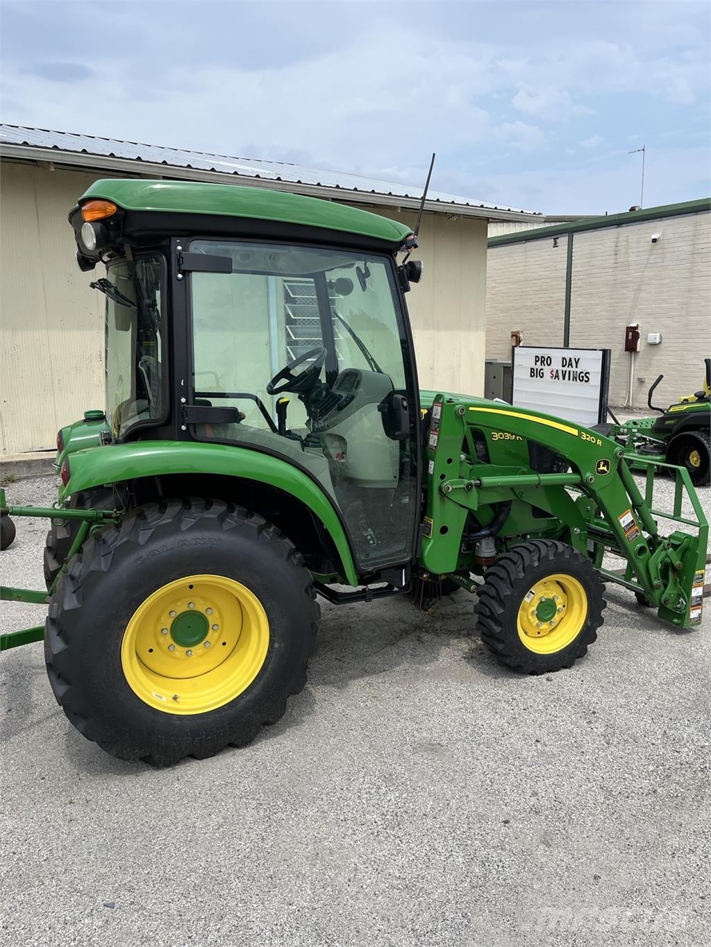 John Deere 3039R 小型曳引機