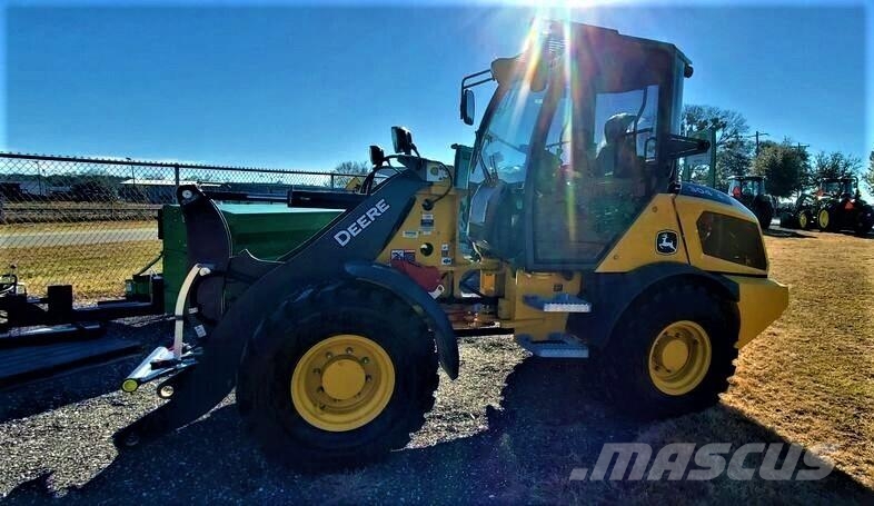 John Deere 304 G Мини товарачи