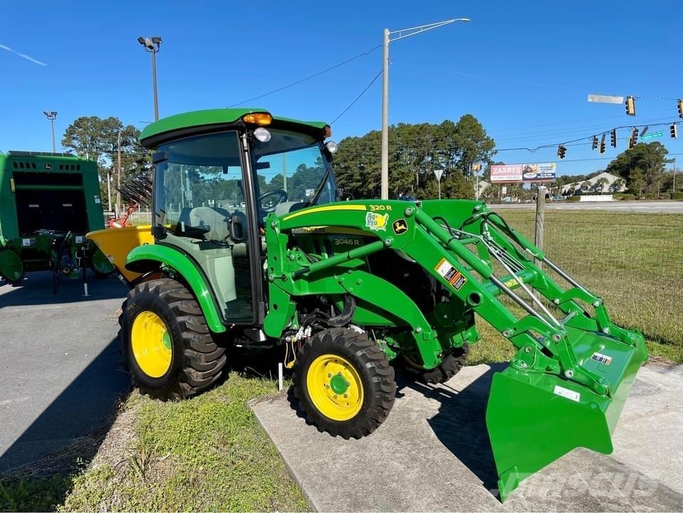 John Deere 3046R الجرارات