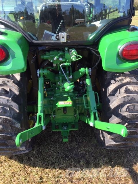 John Deere 3046R الجرارات