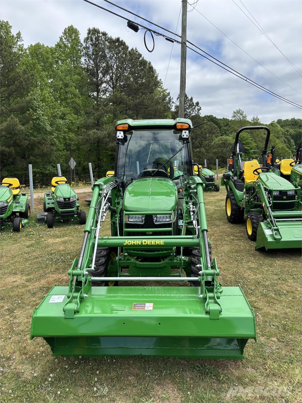 John Deere 3046R Tractoren