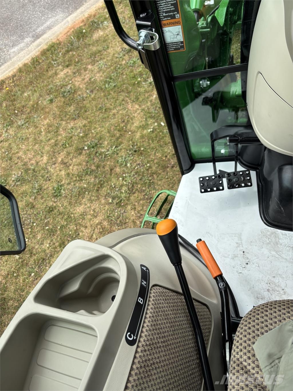 John Deere 3046R Tractoren