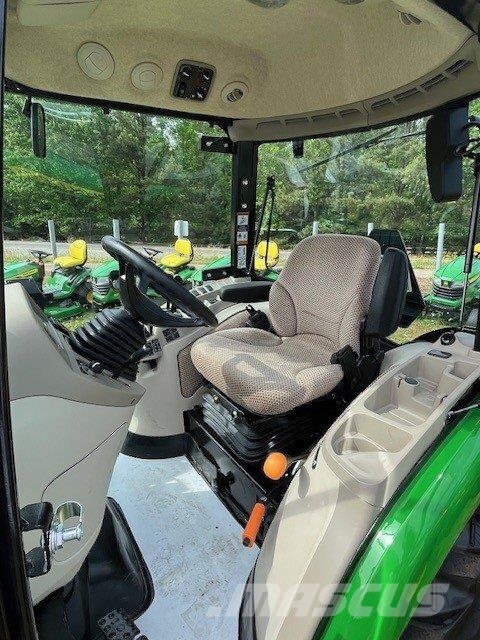 John Deere 3046R الجرارات