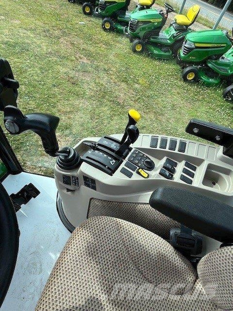 John Deere 3046R الجرارات