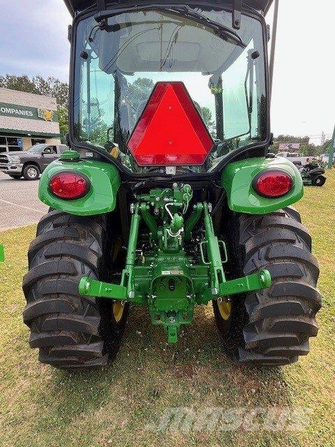 John Deere 3046R الجرارات