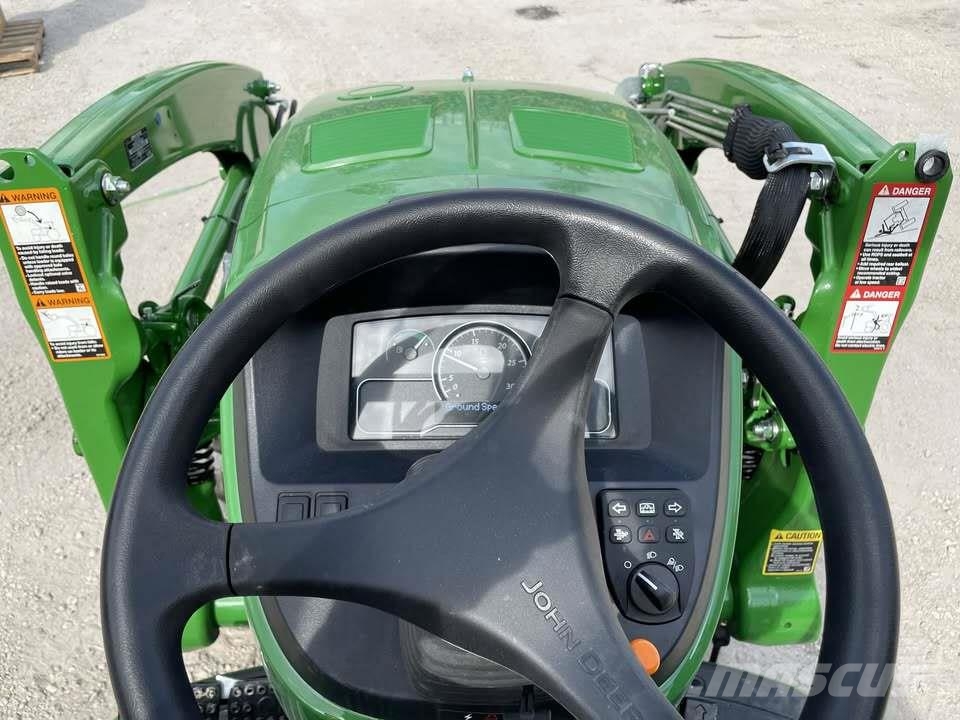 John Deere 3046R الجرارات