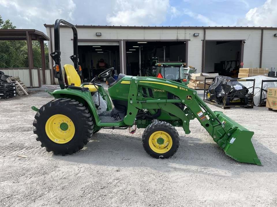 John Deere 3046R الجرارات