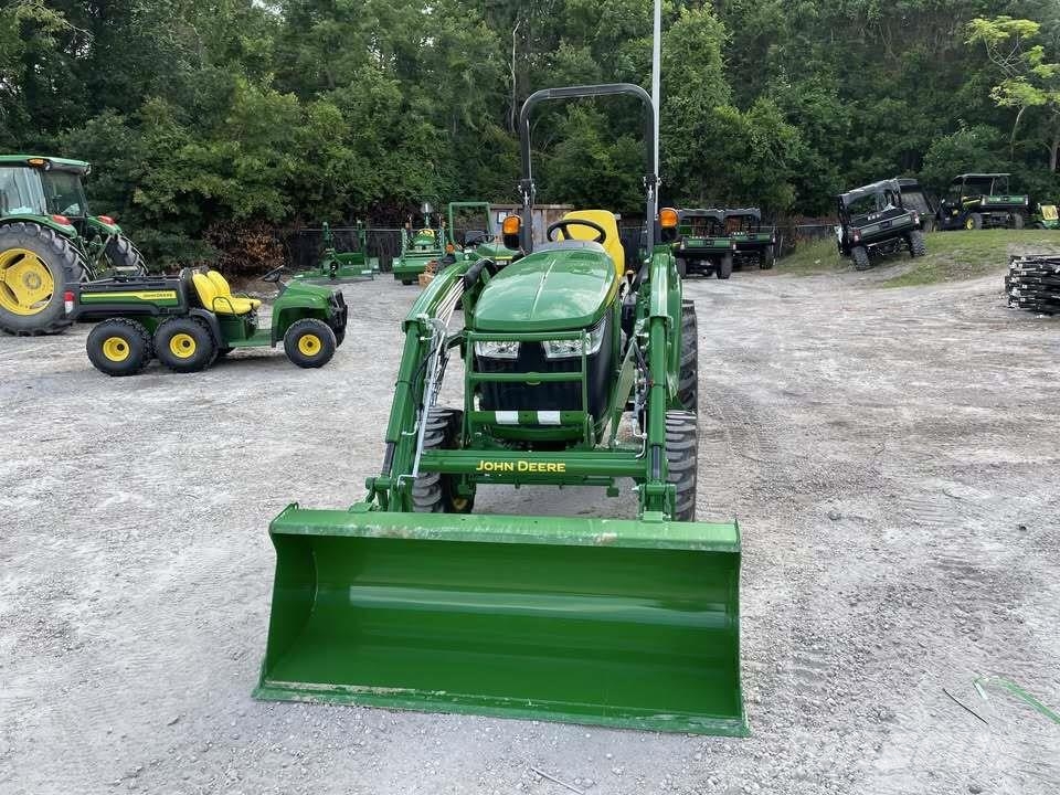 John Deere 3046R الجرارات