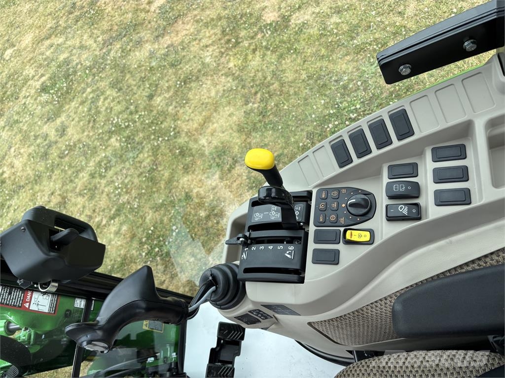John Deere 3046R Tractoren