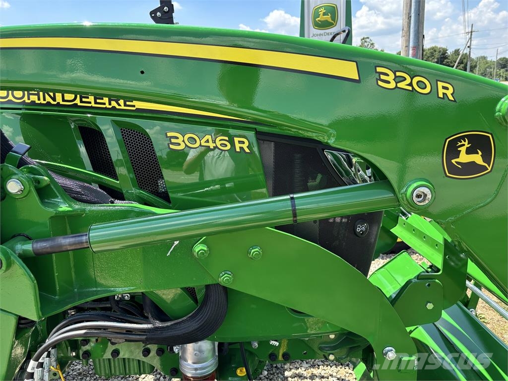John Deere 3046R الجرارات