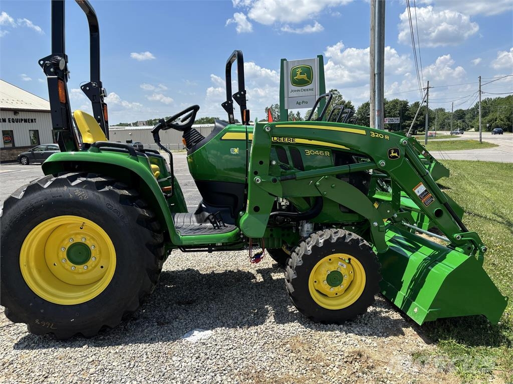 John Deere 3046R الجرارات