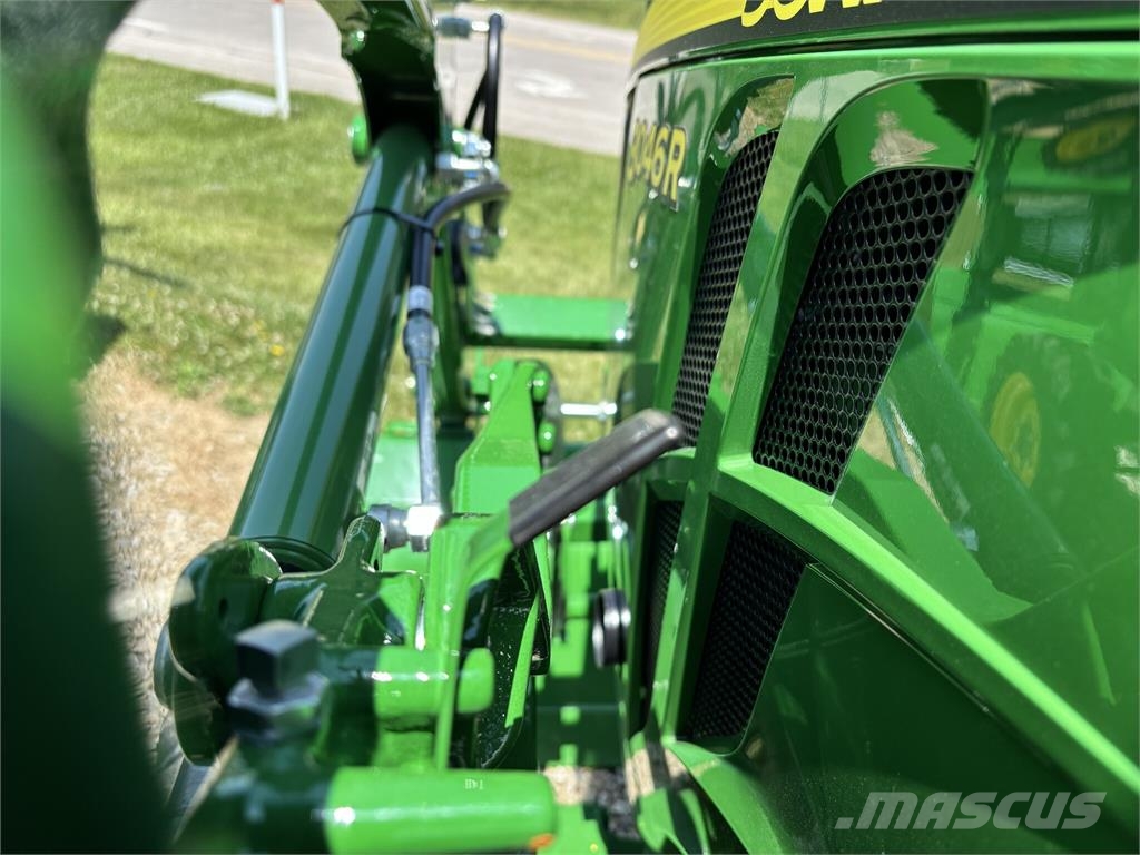 John Deere 3046R الجرارات