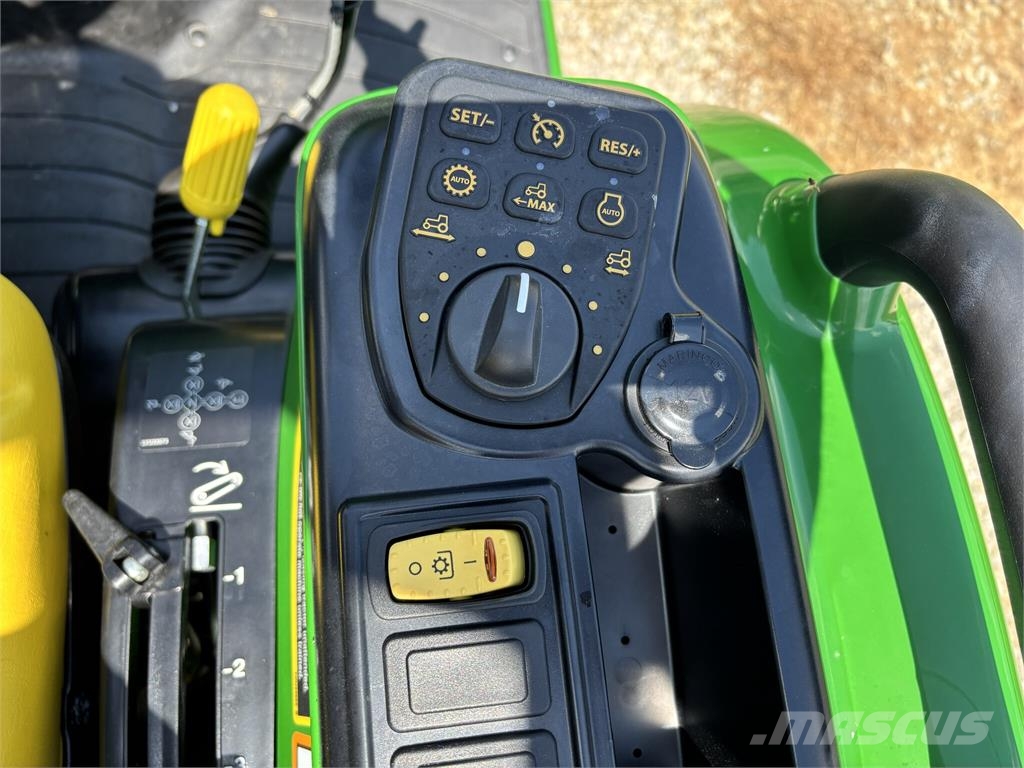 John Deere 3046R الجرارات