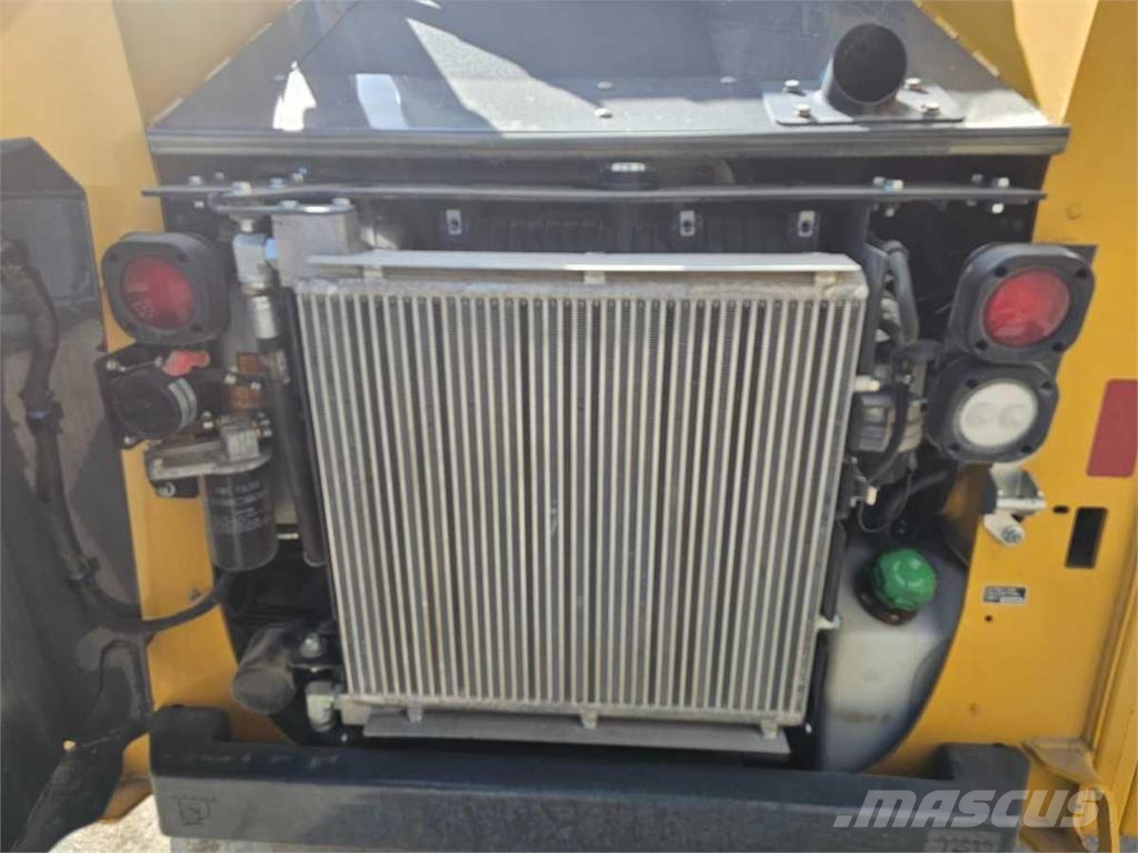 John Deere 317G Малі навантажувачі
