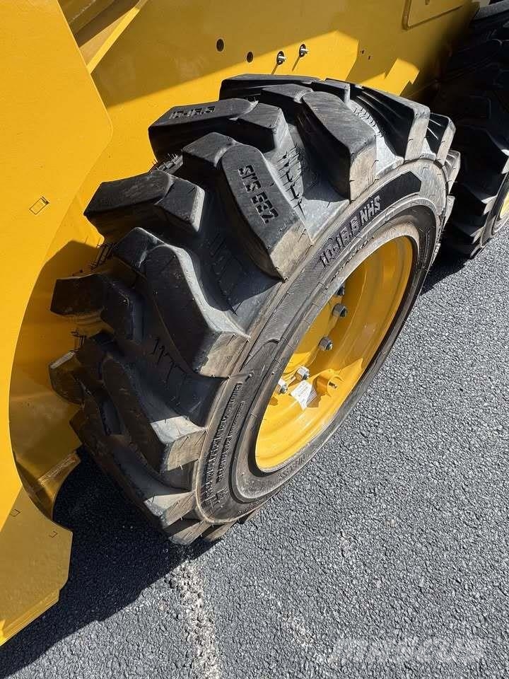 John Deere 318 P Φορτωτάκια